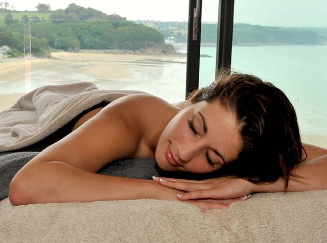 Woman relaxing at a spa>