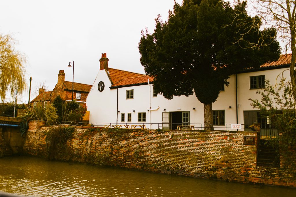 Brigg White Hart