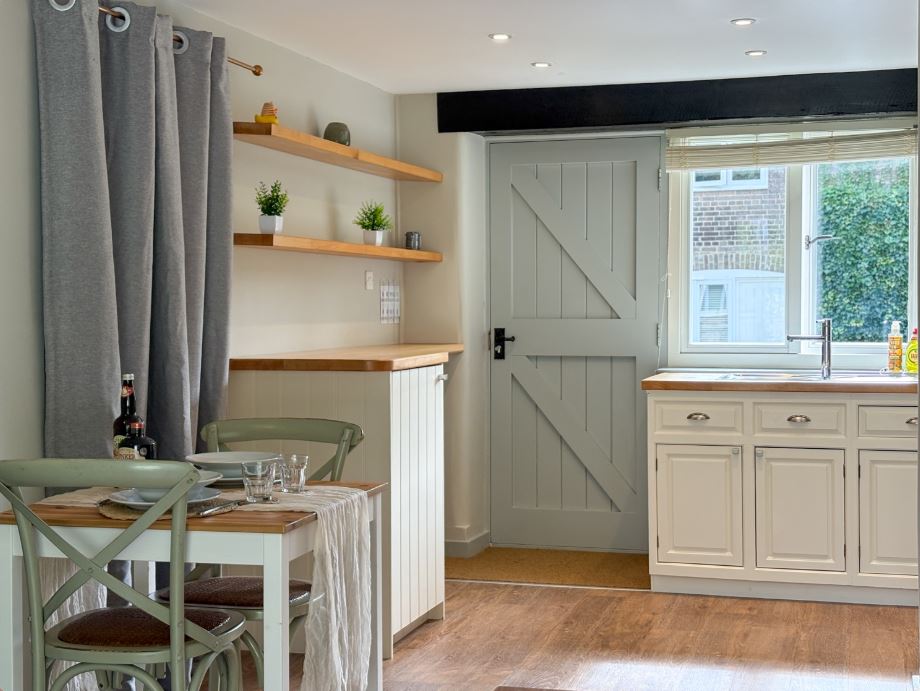 Bredy Cottage