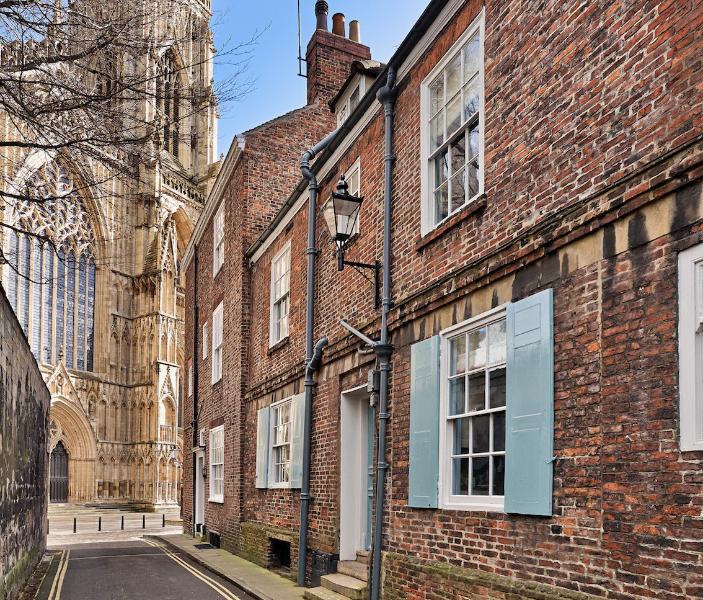 2 Precentor's Court